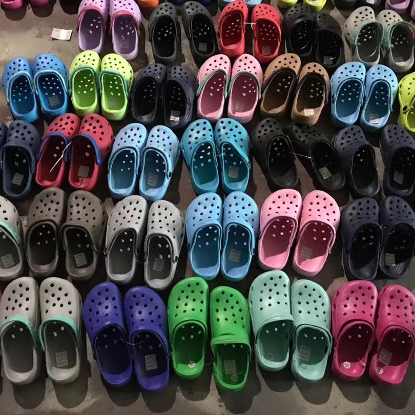 Foreign trade miscellaneous lovers crocs men and women baotou crocs sandals EVA beach garden shoes sandals manufacturers wholesale