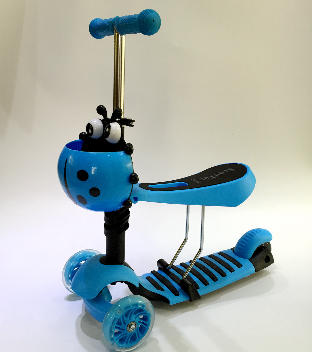The new Beetle children's stroller, a multi-functional three-wheeled, height-adjustable baby walker and a three-in-one baby scooter details Picture