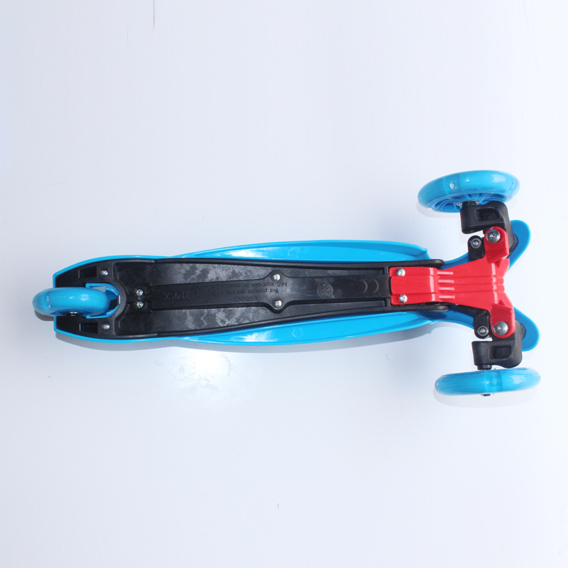 The Xiaomi high skateboard, with an aluminum alloy frame, is a children's three-wheeled skateboard with adjustable height and multiple colors Application Scenario