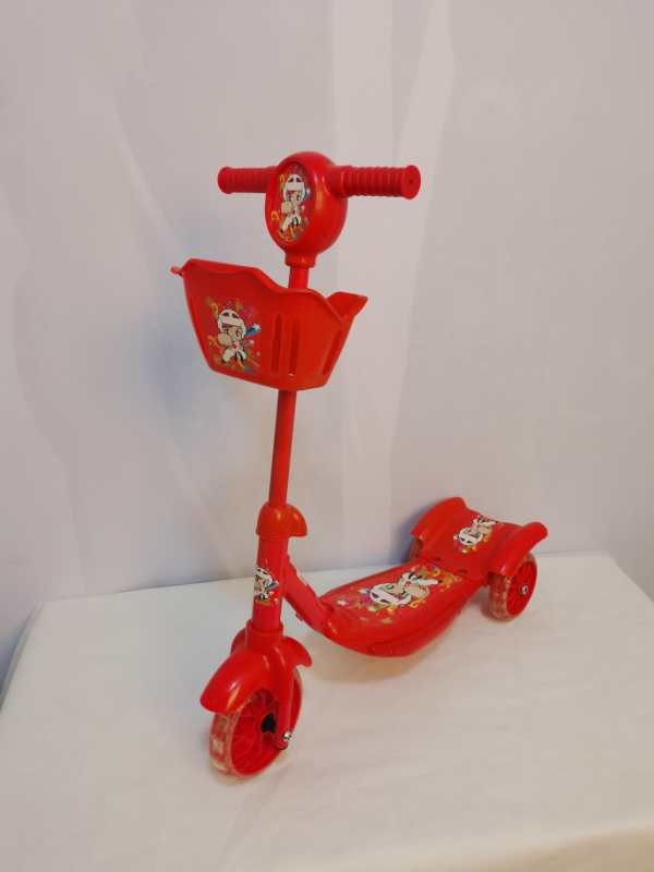 Factory scooters for children and babies aged 1-2-3 to 6, with music and flashlights, scooters and yo-yos full figure
