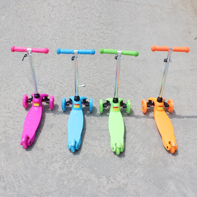 The Xiaomi high skateboard, with an aluminum alloy frame, is a children's three-wheeled skateboard with adjustable height and multiple colors full figure