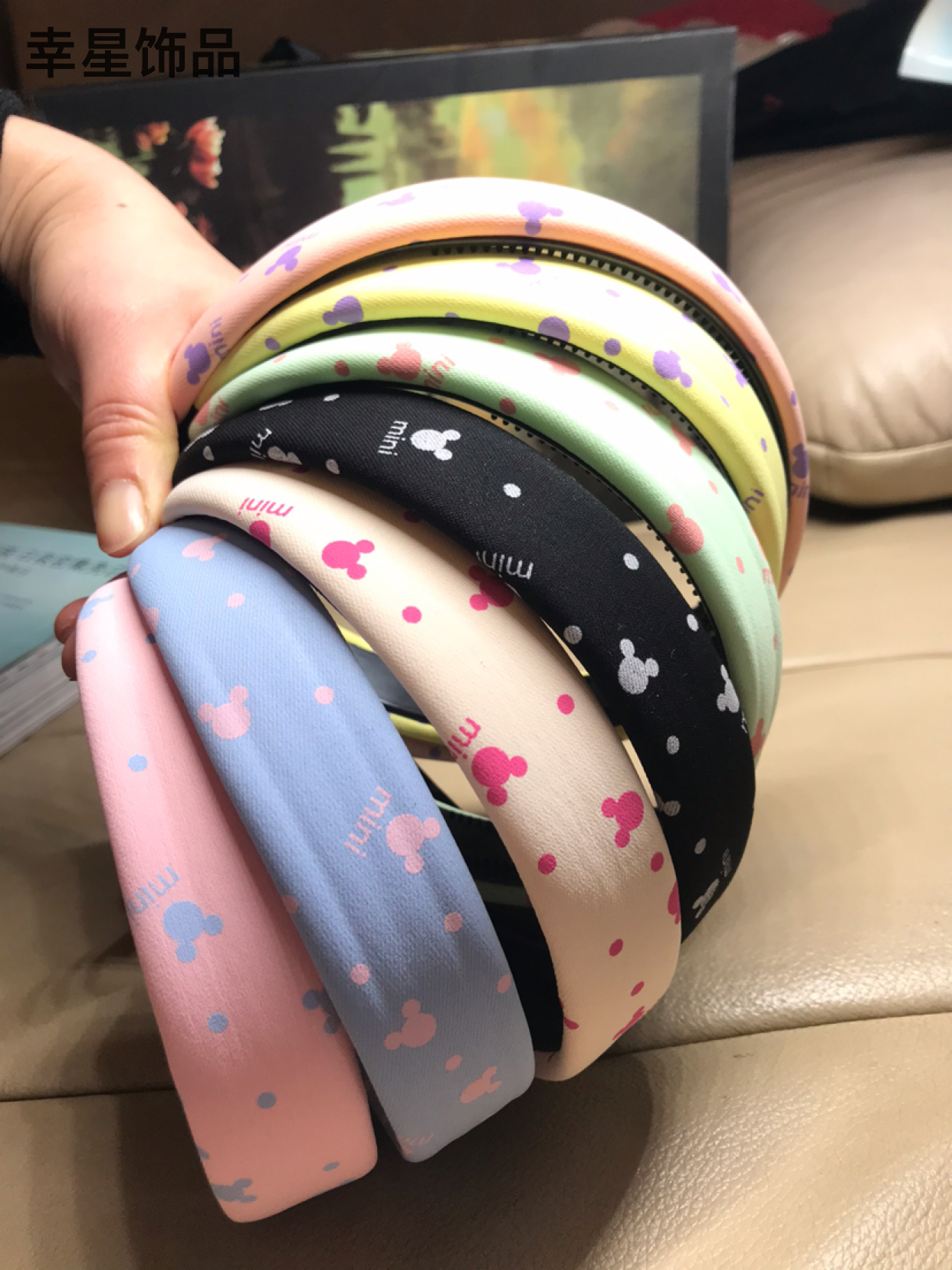 Yongai Jiu Ai hair band Sponge headband is a versatile accessory for going out. It's a sweet and popular Korean female hairpin for washing face and pressing hair Item Picture
