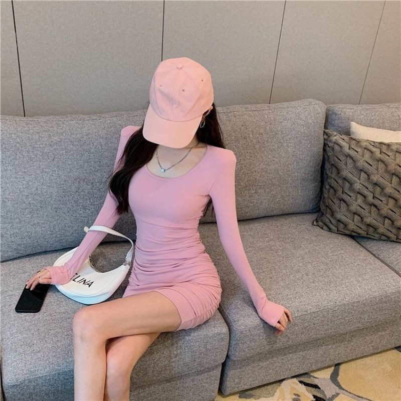 In the early autumn of 2022, there are some sexy and unique little tricks: backless cross long-sleeved dress for women with pleated elastic base and hip-hugging dress details Picture