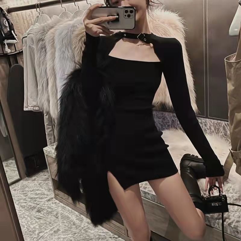 Black halter-neck, form-fitting and elegant dress for women in autumn. Petite, sexy and hot girl. Long-sleeved, waist-cinching, slit and hip-hugging dress Specification image