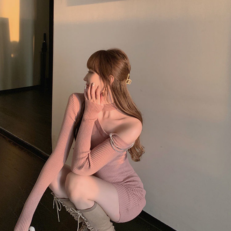 French socialite halter, off-the-shoulder, long-sleeved knitted dress for women's autumn and winter, a new style, slimming and youthful short skirt details Picture