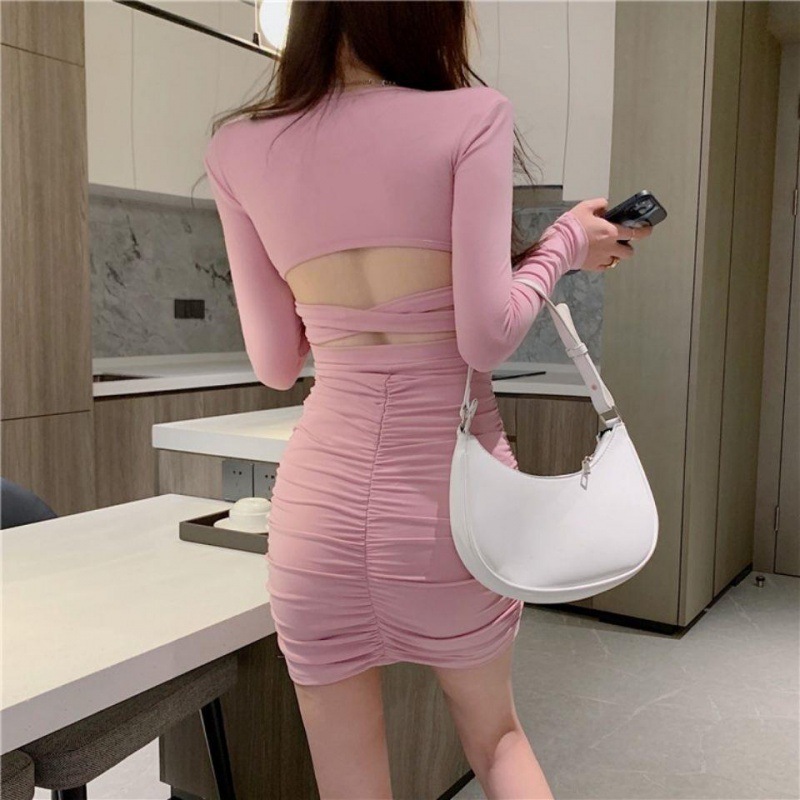 In the early autumn of 2022, there are some sexy and unique little tricks: backless cross long-sleeved dress for women with pleated elastic base and hip-hugging dress