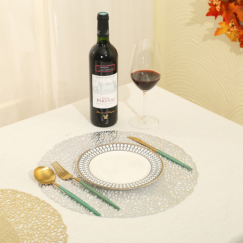Wholesale of new Japanese-style creative leaf-shaped hollowed-out placemats, pvc material round solid color Western placemats, coasters and table MATS details Picture
