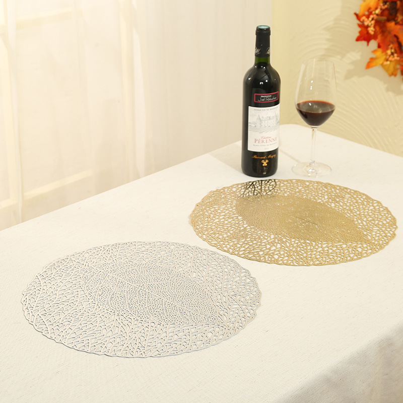 Wholesale of new Japanese-style creative leaf-shaped hollowed-out placemats, pvc material round solid color Western placemats, coasters and table MATS Specification drawing