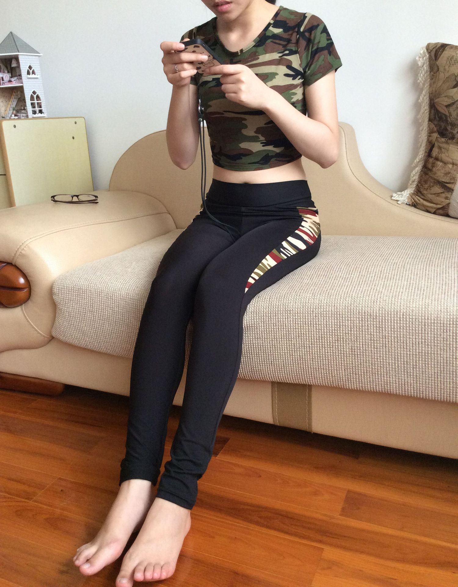 Fashionable curved camouflage patchwork stretch yoga pants, practice pants and fitness wear Specification image