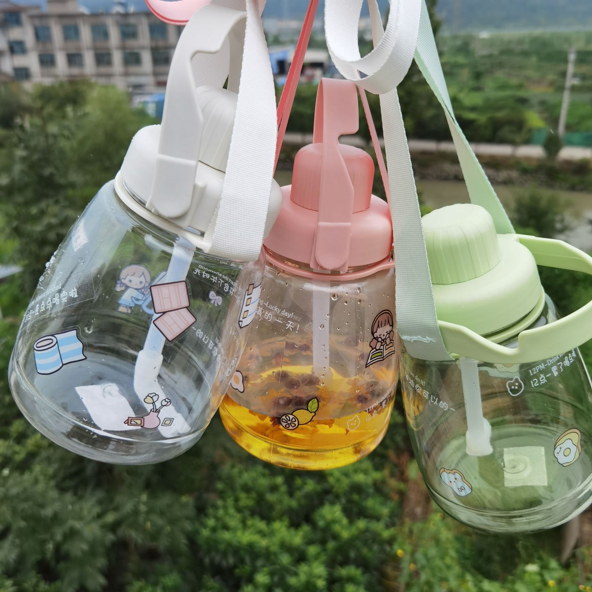 大容量水杯女生高颜值耐高温简约可爱运动便携带吸管大肚塑料杯子