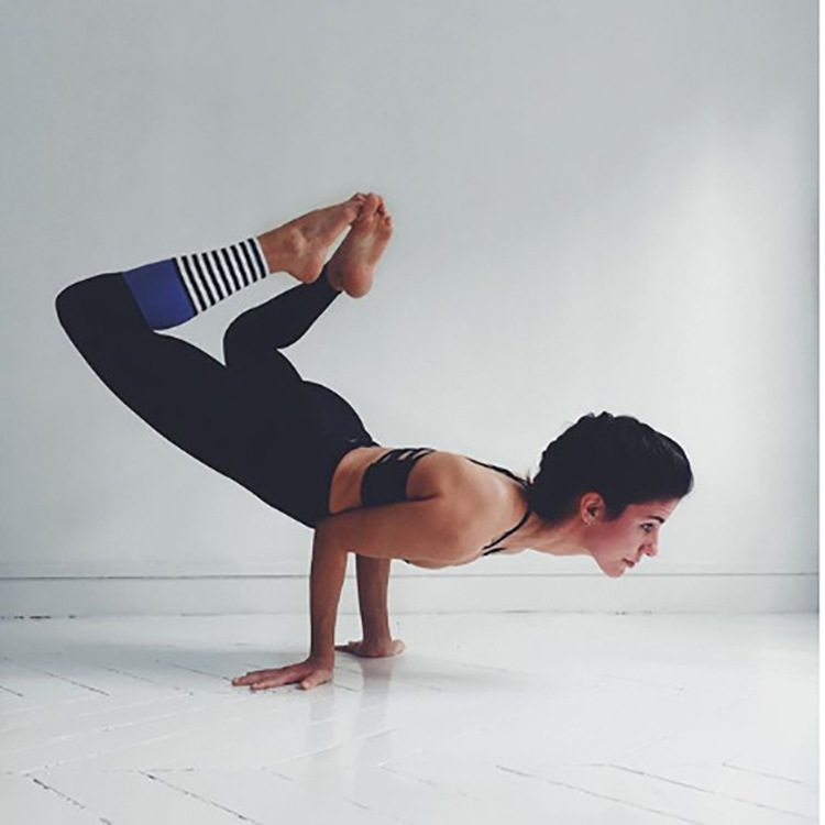 wish's new autumn European and American color-blocking yoga fitness pants with striped patchwork leggings at the cuffs are now in stock