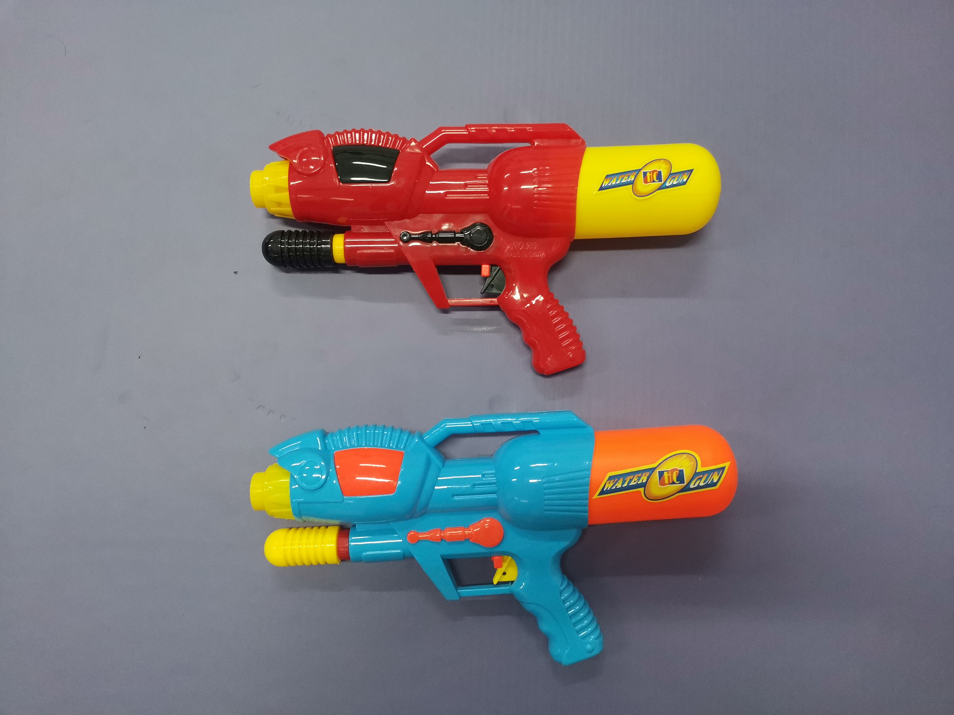厂家批发新款909打气水枪二色