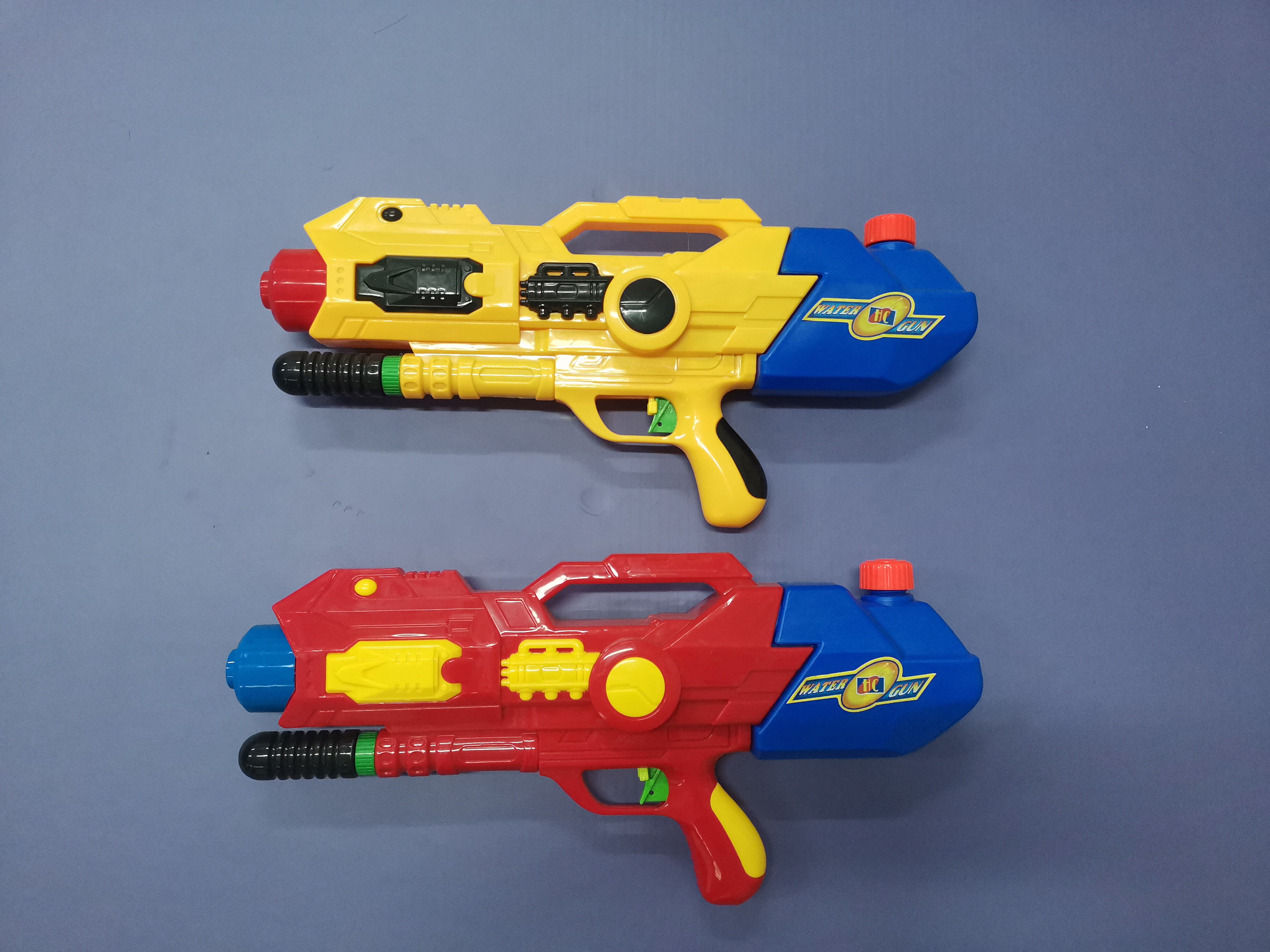 Factory direct sales, item No. 903 Inflating Water gun (two-color mixed package) full figure