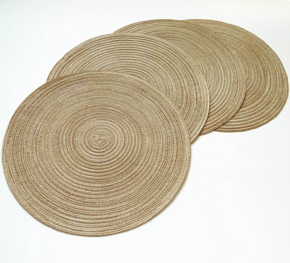 Nordic-style easy-to-maintain home dining table baking food background round heat insulation mat, cotton yarn imitation table mat Application Scenario
