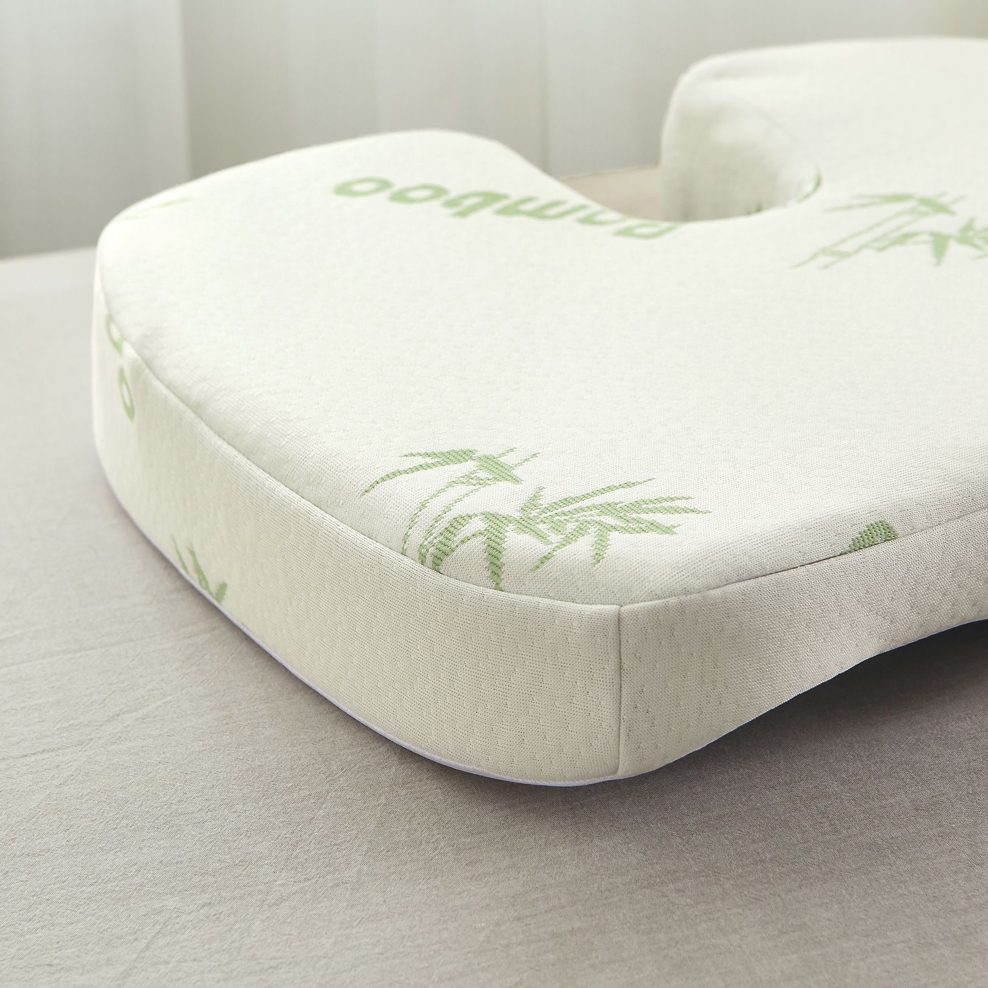 Office pressure-relieving breathable plastic slow-rebound memory foam anti-hemorrhoid cushion, bamboo fiber gel buttock mat Specification drawing