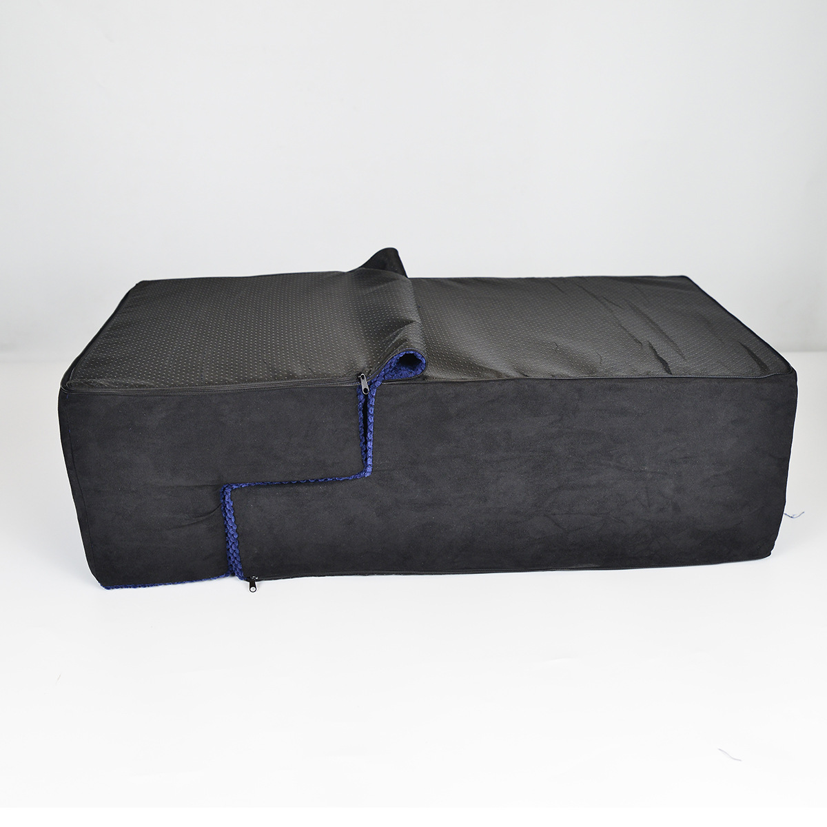 Foldable pet dog sofa bed, dog staircase, sponge, universal climbing ladder for cats and dogs, folding pet bed Application Scenario