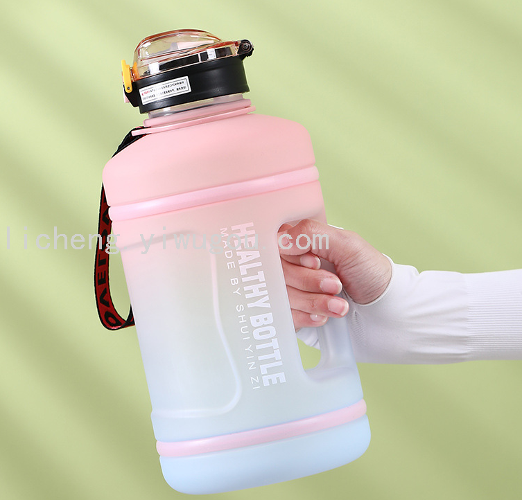 35823 large-capacity bouncing button plastic cup with straw gradient frosted sports outdoor fitness Internet celebrity ton-ton bucket Item Picture