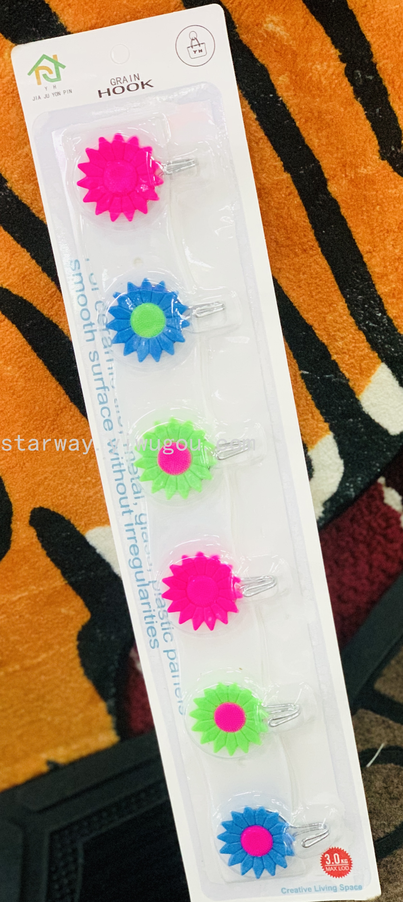 Fruit sticky hook, cartoon sticky hook, strong sticky hook, no-drilling sticky hook, convenient sticky hook, card suction sticky hook