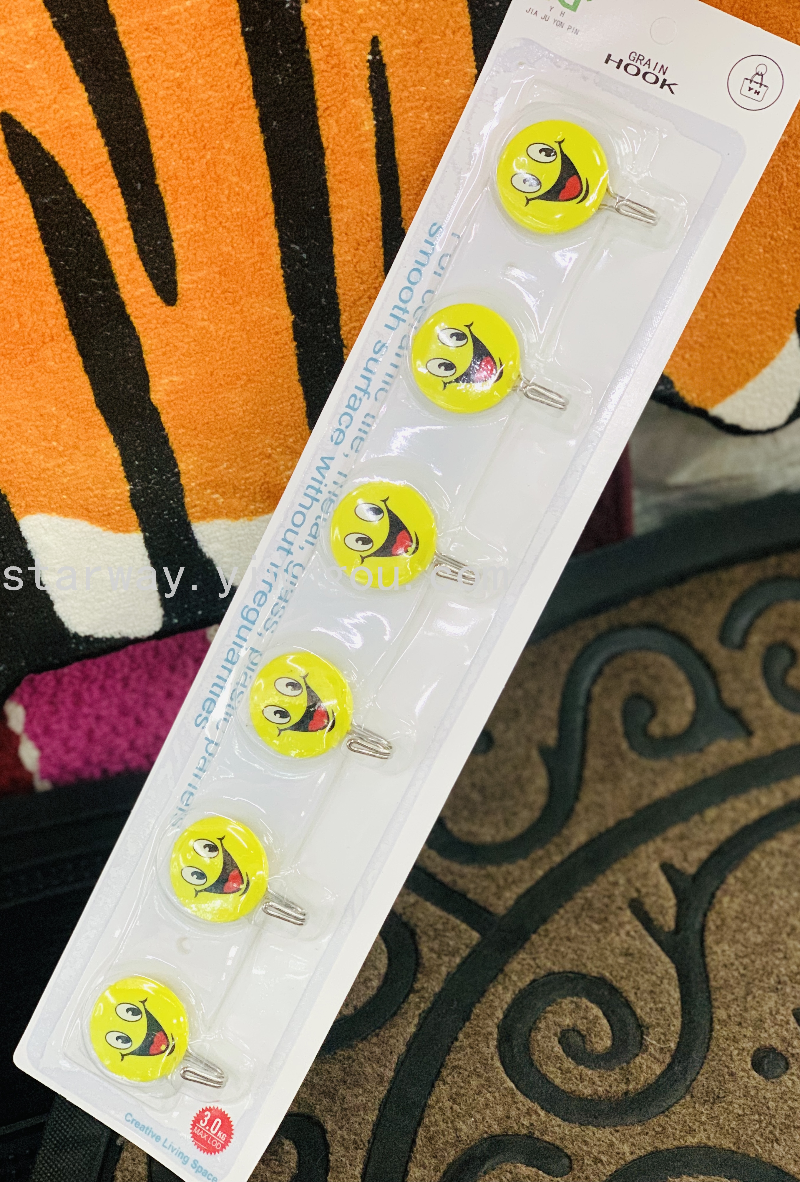Fruit sticky hook, cartoon sticky hook, strong sticky hook, no-drilling sticky hook, convenient sticky hook, card suction sticky hook Specification image