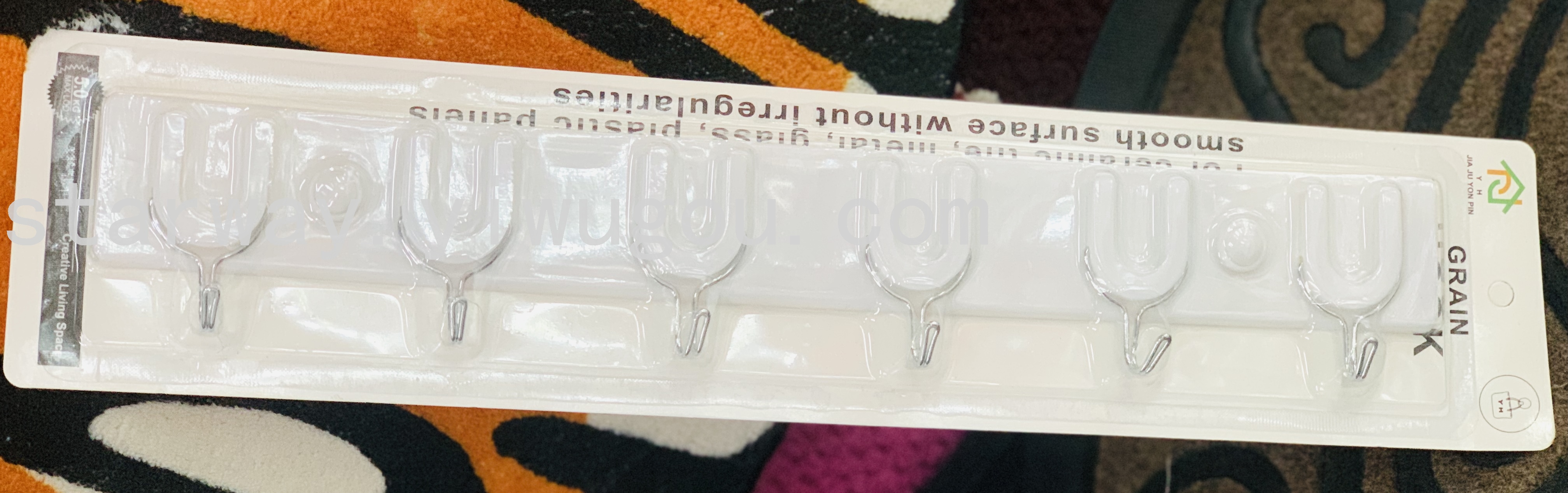 Fruit sticky hook, cartoon sticky hook, strong sticky hook, no-drilling sticky hook, convenient sticky hook, card suction sticky hook Application Scenario
