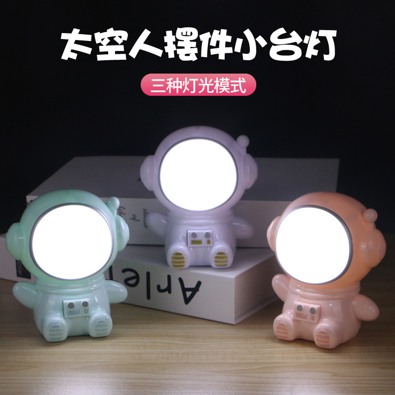 Cartoon birthday gift, girlish heart, astronaut night light, USB charging atmosphere, children's room decoration lighting lamp full figure