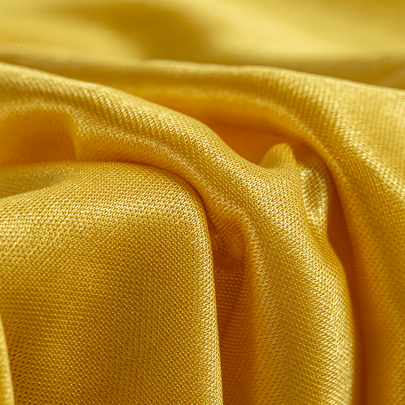 We supply warp knitted smooth plain fabric, polyester mesh fabric, all-polyester hemmed fabric and garment knitted fabric Application Scenario