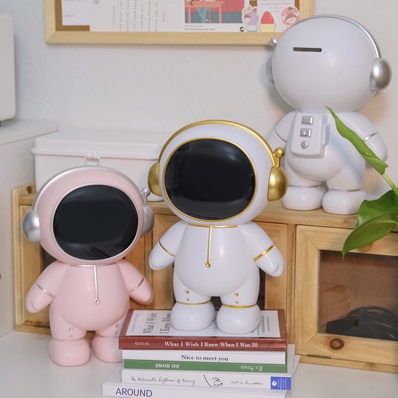 Creative astronaut astronaut piggy bank, birthday gift for children, plastic handicrafts, decorative items, gifts details Picture