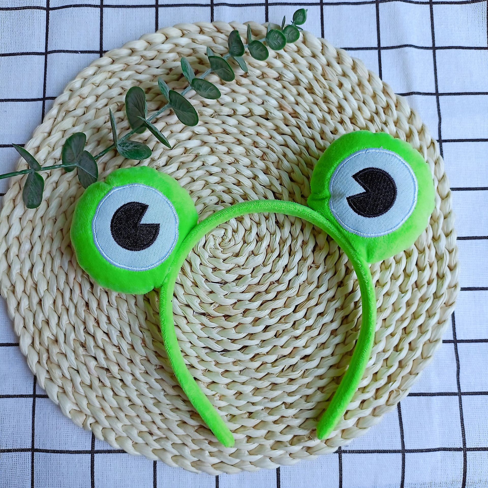 Zhai Xiao Wen The Same Super Cute Green Frog Eyes Fur Hair Hoops Fashion Face Hoops Travel Headwear Item Picture