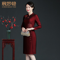 Middle-aged and elderly women's autumn new mother outfit in the long seven-point sleeve embroidery improved cheongsam dress temperament dress