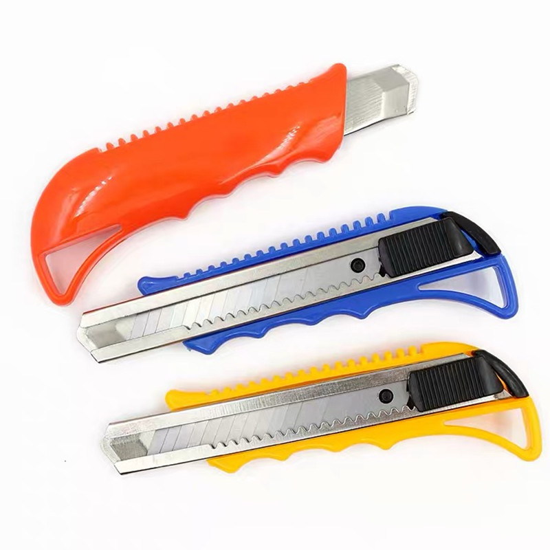 Factory direct sales office special paper cutting knife, Fengli wallpaper knife Stand 6828 model plastic gate utility knife Application Scenario
