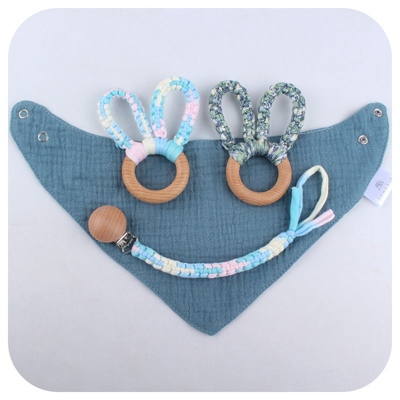 DIY beech wood pacifier clips for infants and young children, creative, pure hand-woven mixed color pacifier rope, anti-drop chain Application Scenario