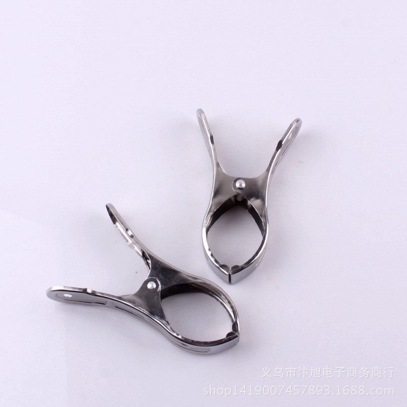 Windproof quilt clip, large quilt clip, drying cotton quilt clip, 2 pieces for extra-large clothes drying, 2-yuan store Application Scenario