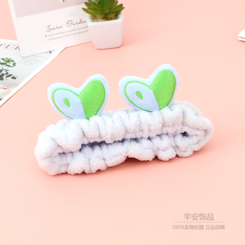 Korean Three-Dimensional Antler Love Headband Sports Face Wash Headband Cute Cartoon Girl Plush Headband Wholesale Application Scenario
