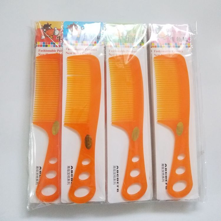 One-yuan and two-yuan store imitation ox tendon combs, hair care combs, 3-hole combs, unbroken combs, 1-yuan and 2-yuan wholesale Application Scenario