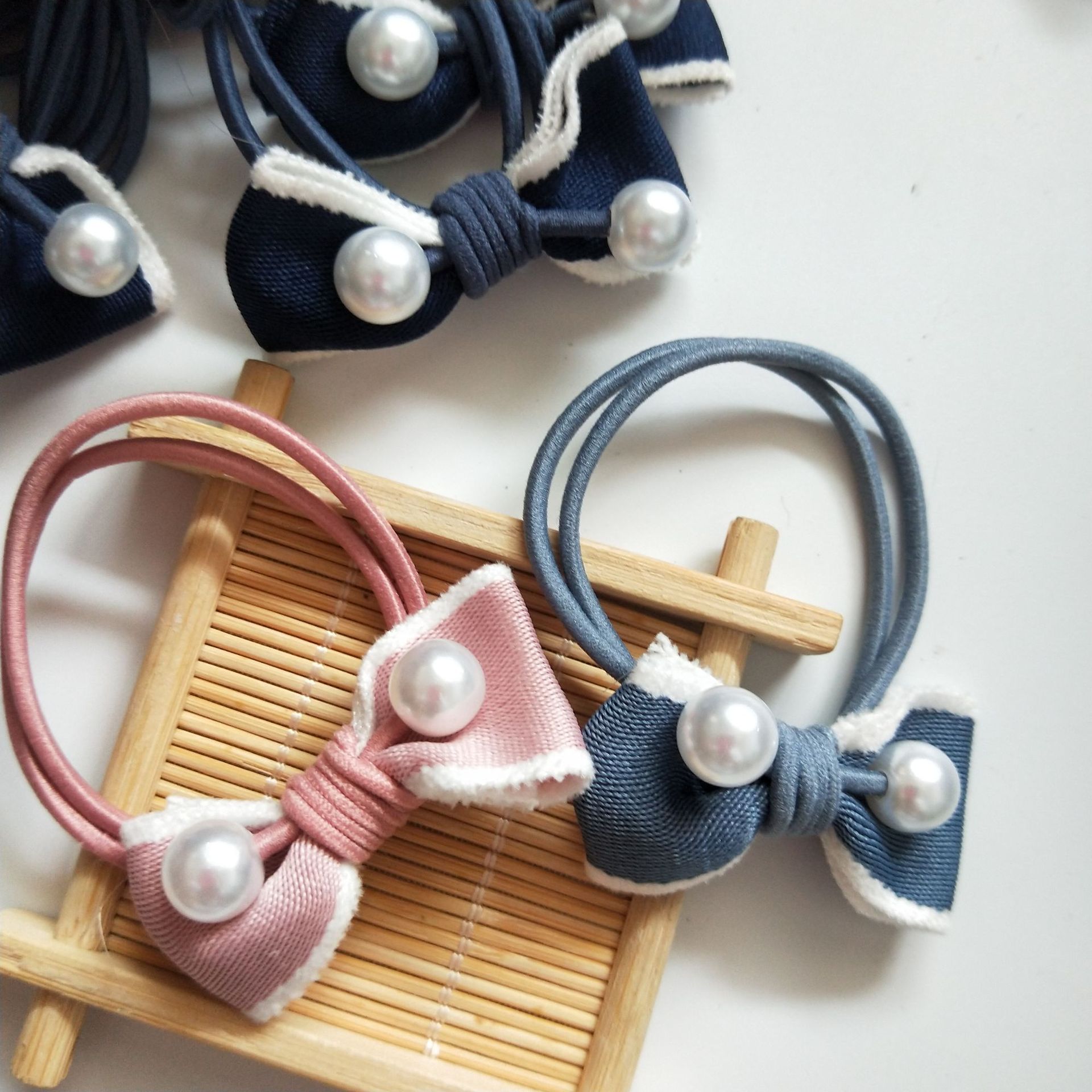 Wholesale of popular accessories: Bow hair ties, cute striped hair ties, fabric hair ties, 1 yuan supply wholesale details Picture