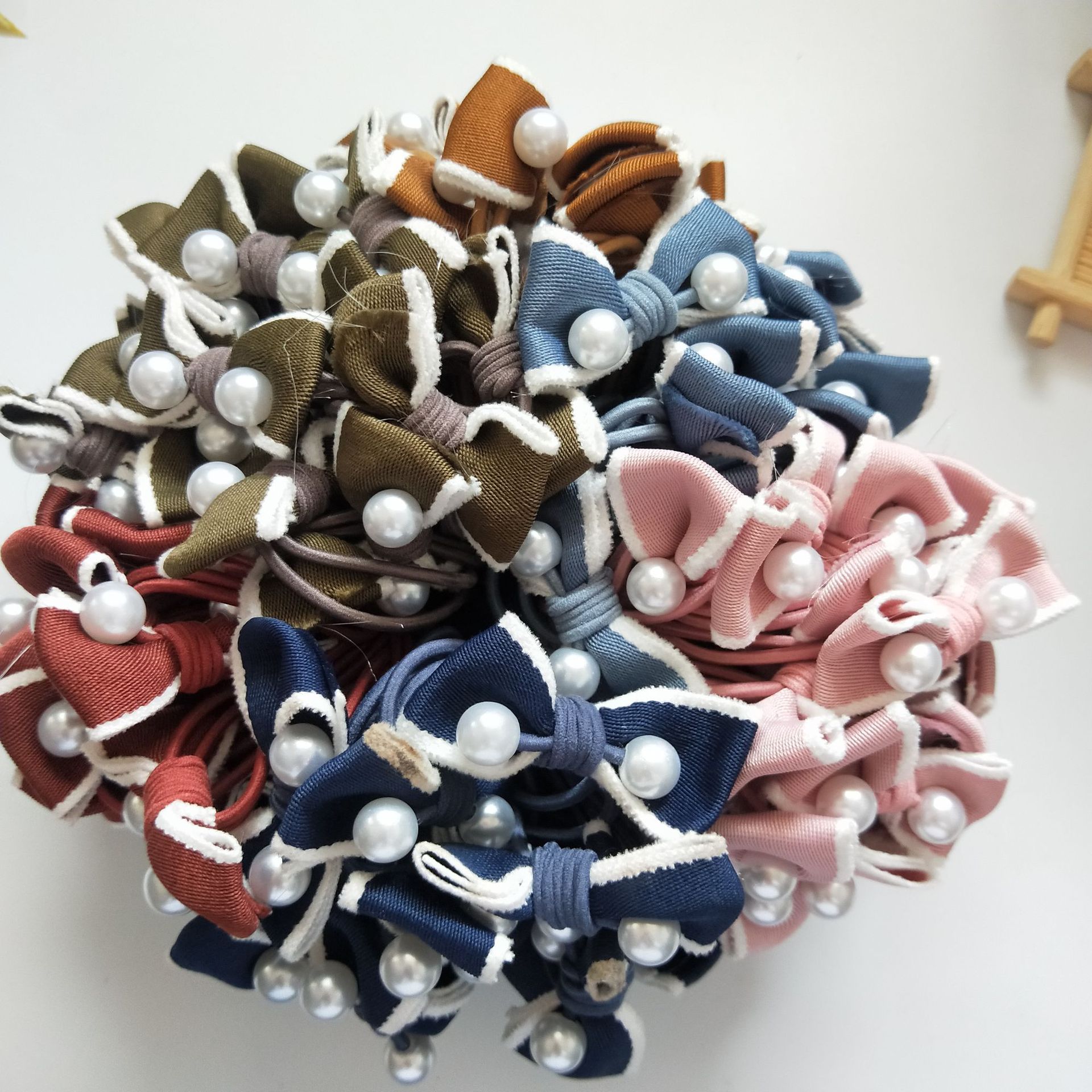 Wholesale of popular accessories: Bow hair ties, cute striped hair ties, fabric hair ties, 1 yuan supply wholesale Item Picture