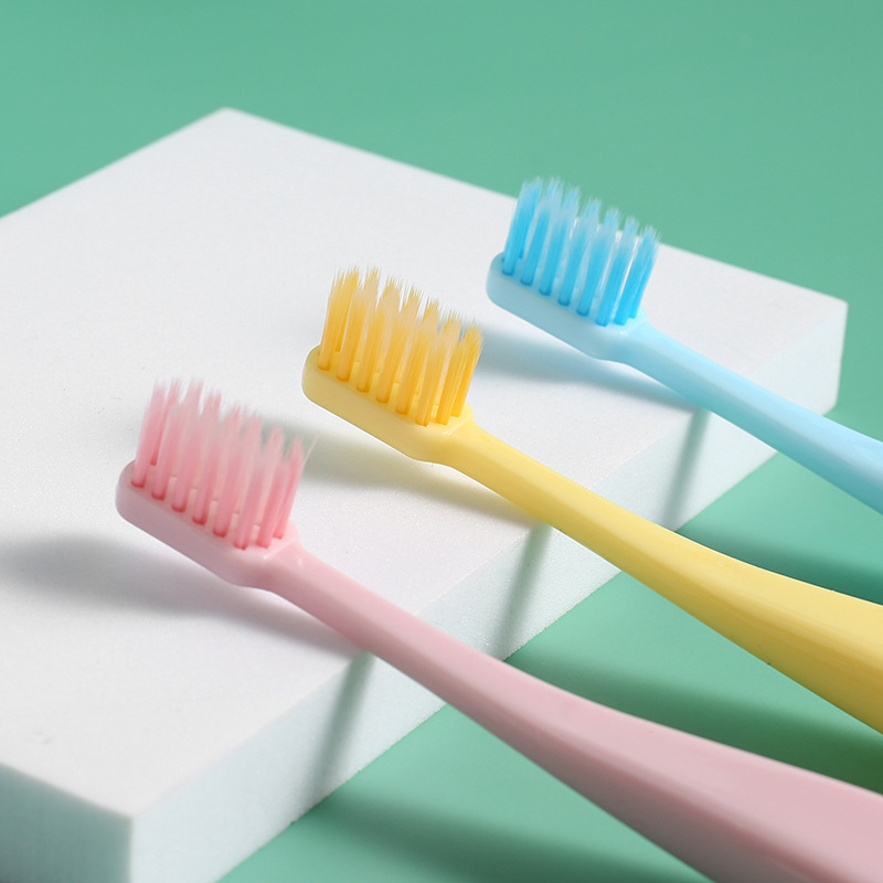 The popular and best-selling creative macaron children's three-piece set children's toothbrush with soft bristles and candy-colored cartoon features is a gift from the baby store Specification drawing