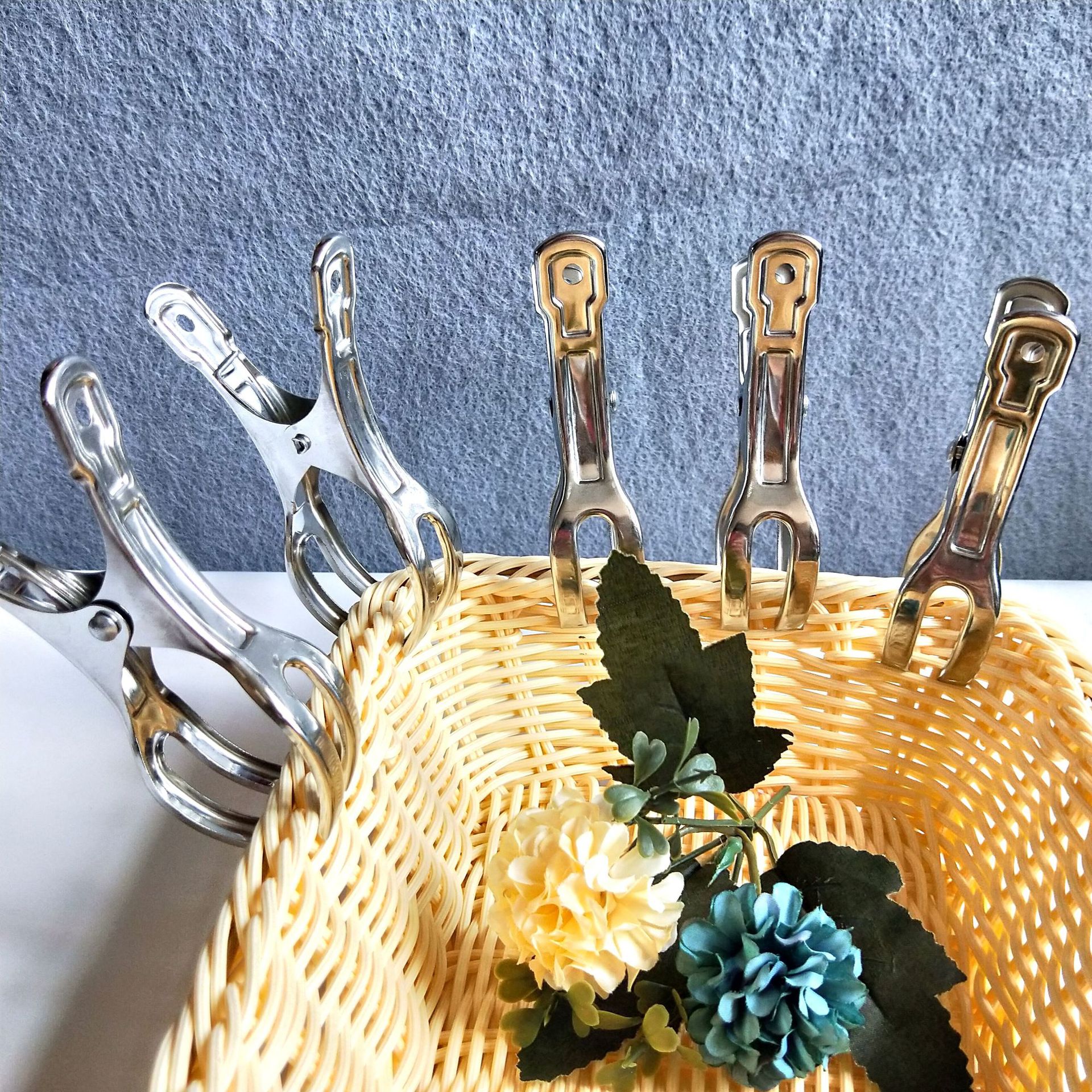 Metal open clips, large open clips, clothes-drying clips, windproof clips, 1 yuan, 2 yuan Specification image