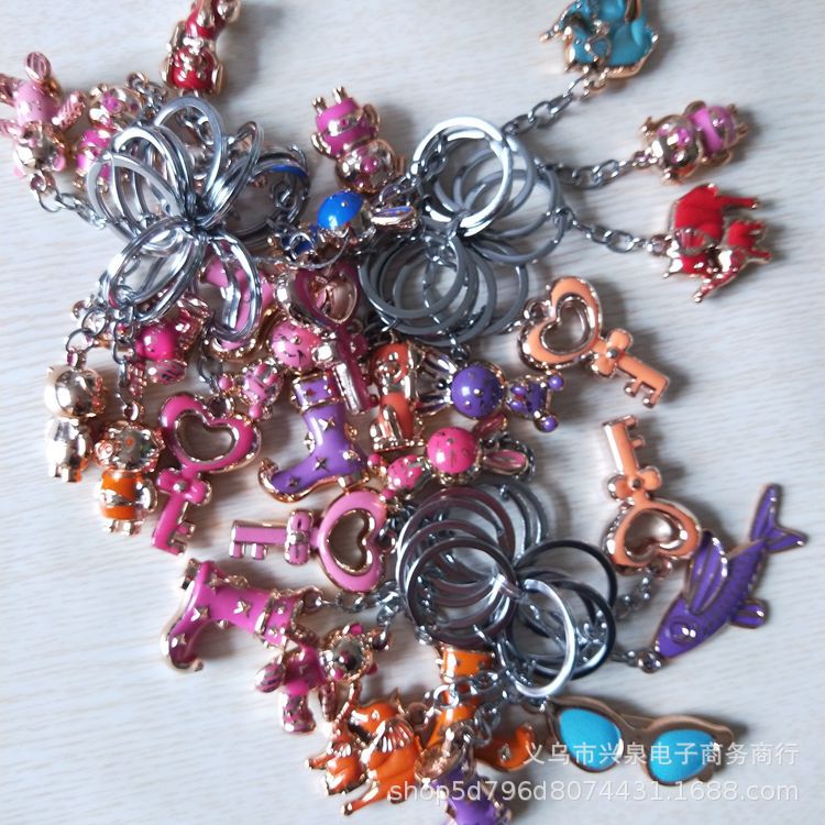 Creative cartoon pendants, golden cartoon keychains, student bag accessories, cute Korean-style pendants and keychains Item Picture