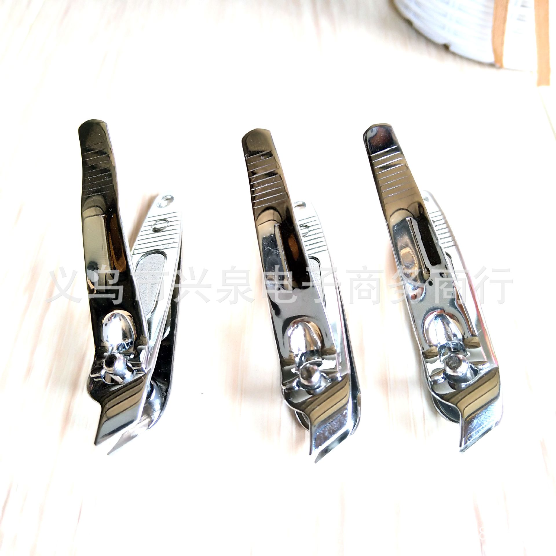 Wholesale of one-yuan small general merchandise, including slanted nail clippers, nail cutters, nail clippers, nail care and nail art tools Specification image