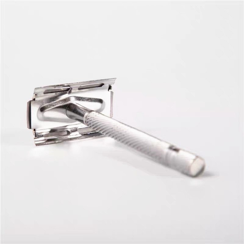 Low-price wholesale of iron razor frames in plastic boxes, available at street stalls for two yuan Specification image
