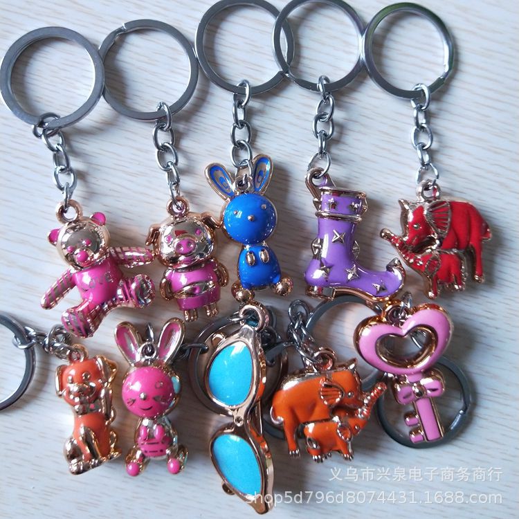 Creative cartoon pendants, golden cartoon keychains, student bag accessories, cute Korean-style pendants and keychains Application Scenario