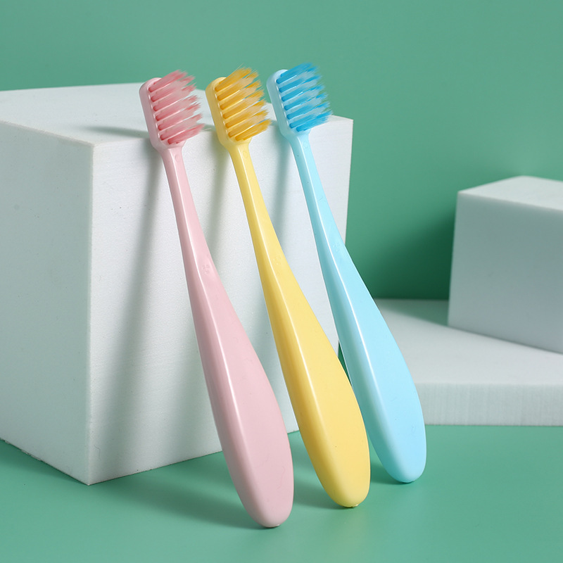 The popular and best-selling creative macaron children's three-piece set children's toothbrush with soft bristles and candy-colored cartoon features is a gift from the baby store Application Scenario