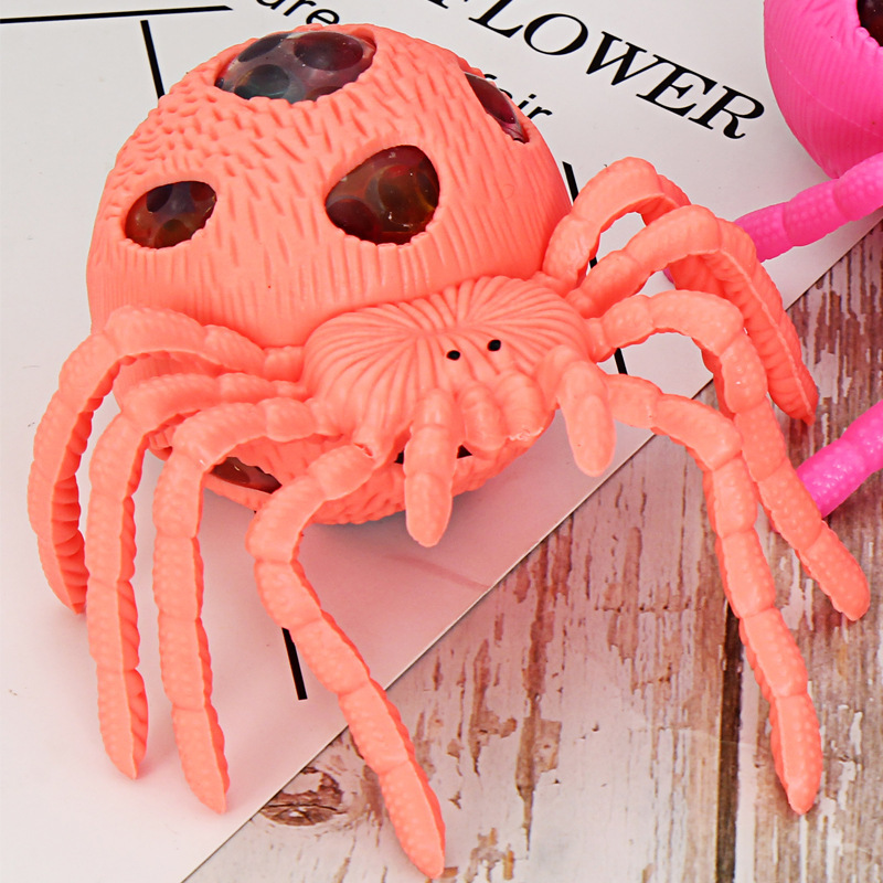 Wholesale of adult and children's prank toys for stress relief, pinching fun, grape balls for venting, spider gold powder venting balls Application Scenario