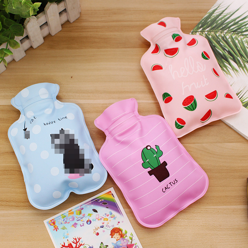 Korean-style fresh and clean water-filled explosion-proof hot water bag, children and students' hand warmer, small cartoon hand warmer, hot water bag Application Scenario