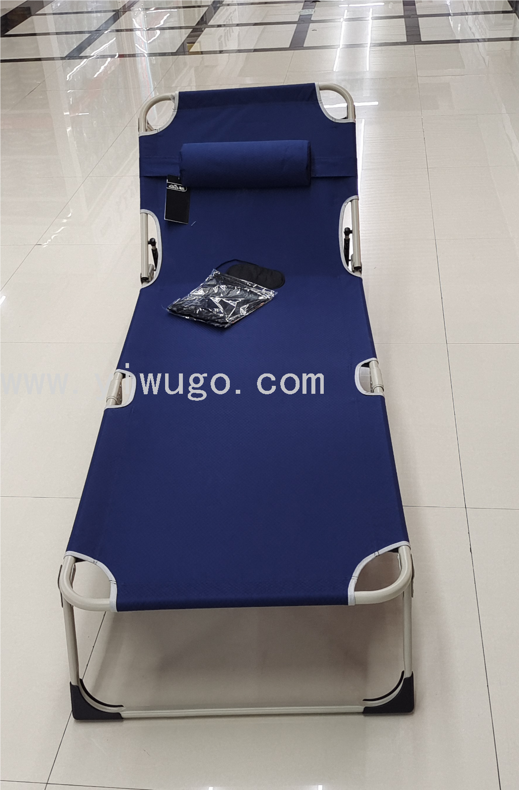 Oxford cloth triple fold bed 70cm with pillow nap chair office foldable bed Single bed Beach bed