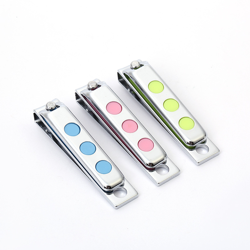 Qiangren 625R Straight Nail clippers, nail cutters, nail pliers, nail care products, wholesale of small commodities in Yiwu Application Scenario