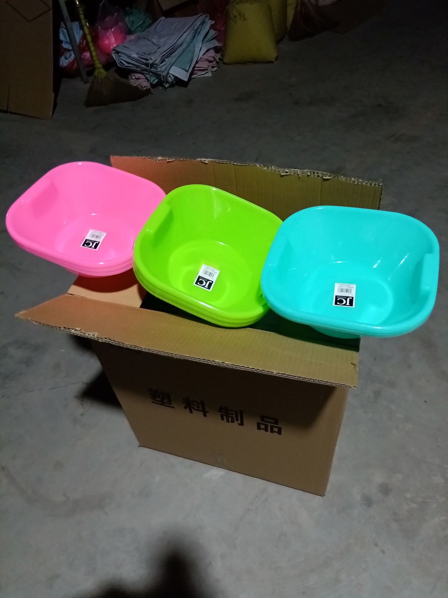小商品配送白底实物图