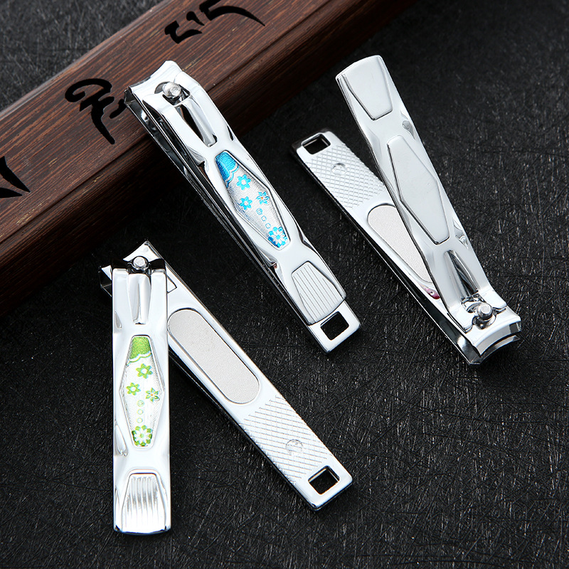 Qiangren T6220E flat-mouthed nail clippers, simple and fashionable nail clippers, nail trimmers, nail trimming knives wholesale Application Scenario
