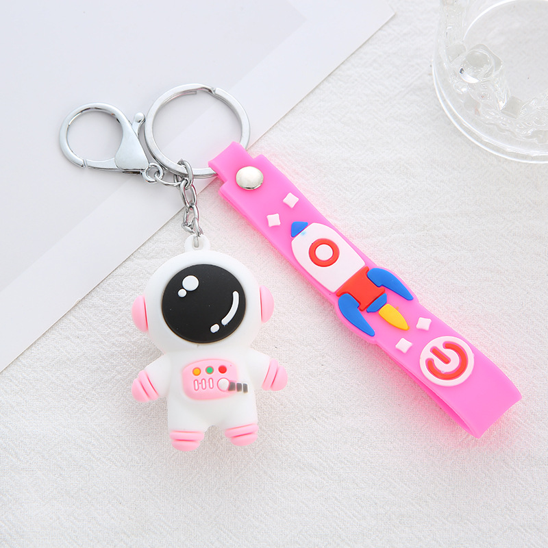 Three-dimensional astronaut keychain, cartoon astronaut pendant, popular key chain, circle promotion, small gift, doll pendant Application Scenario